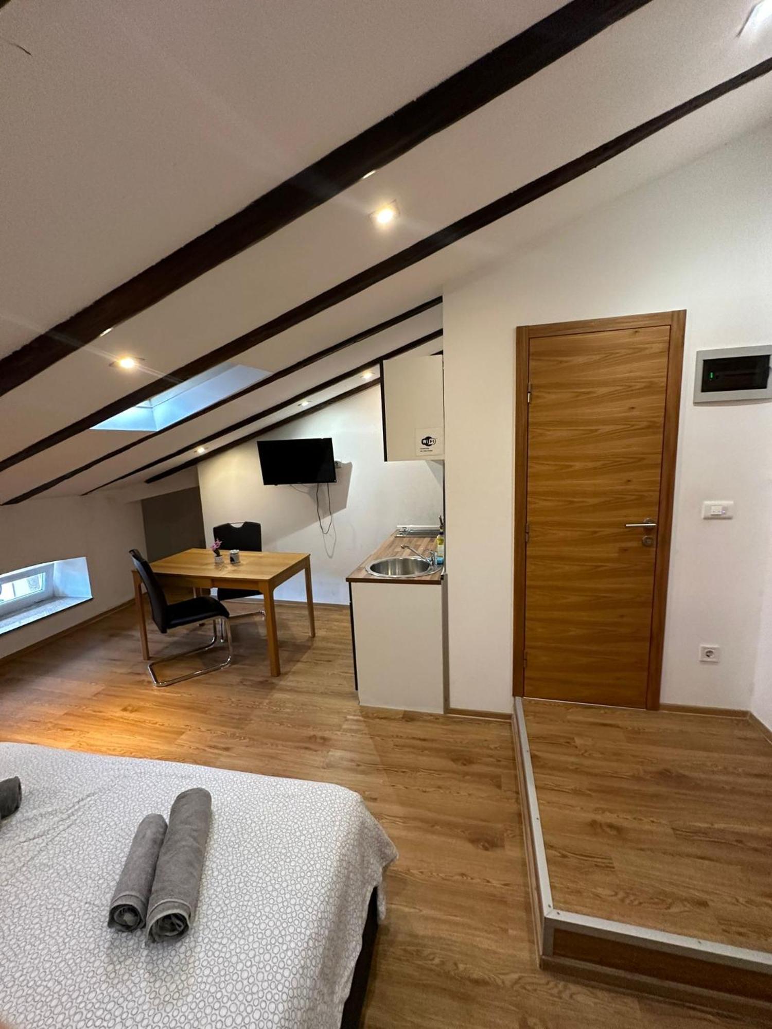 Apartment In The Heart Of Pula Exterior photo