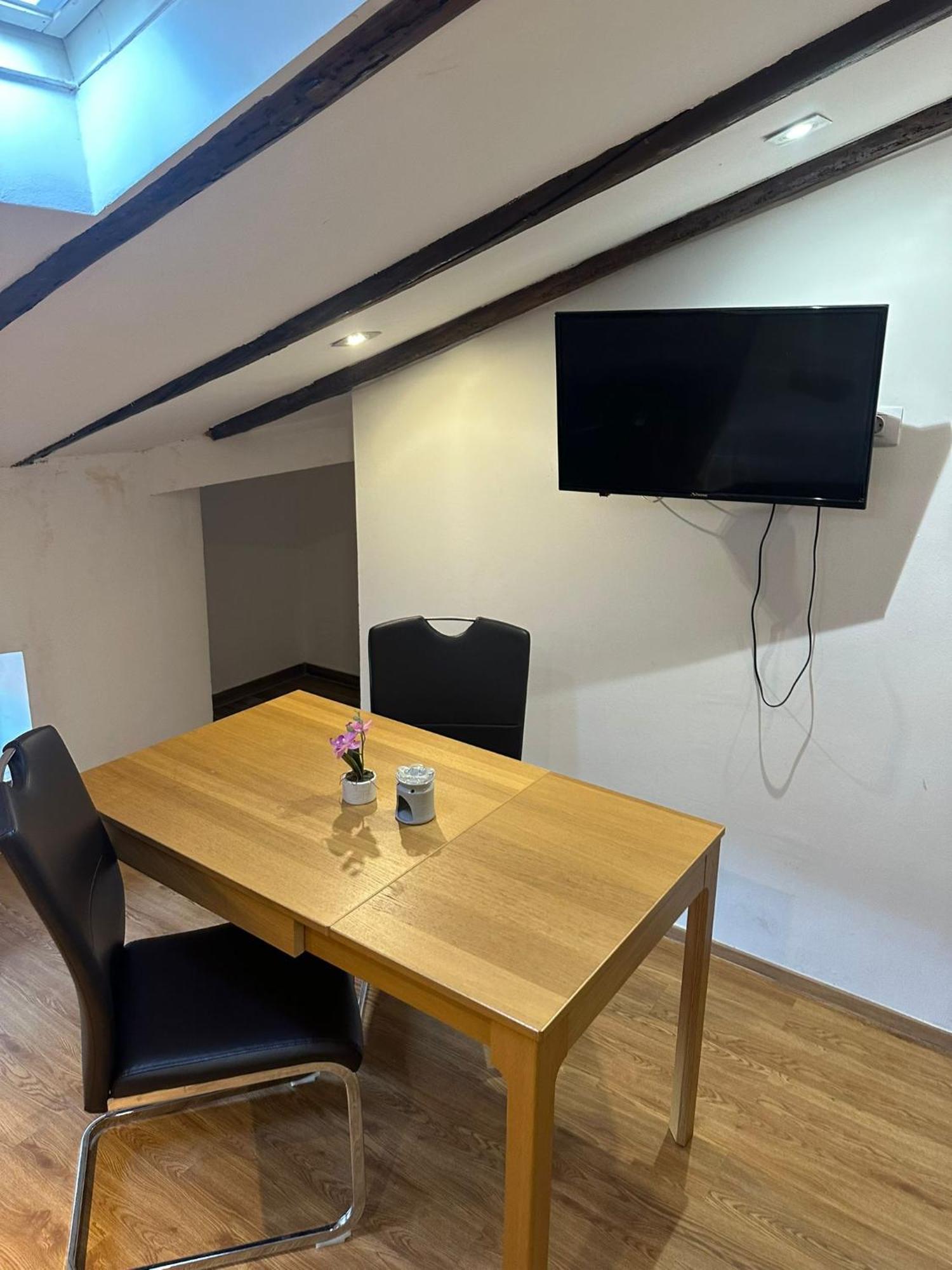 Apartment In The Heart Of Pula Exterior photo