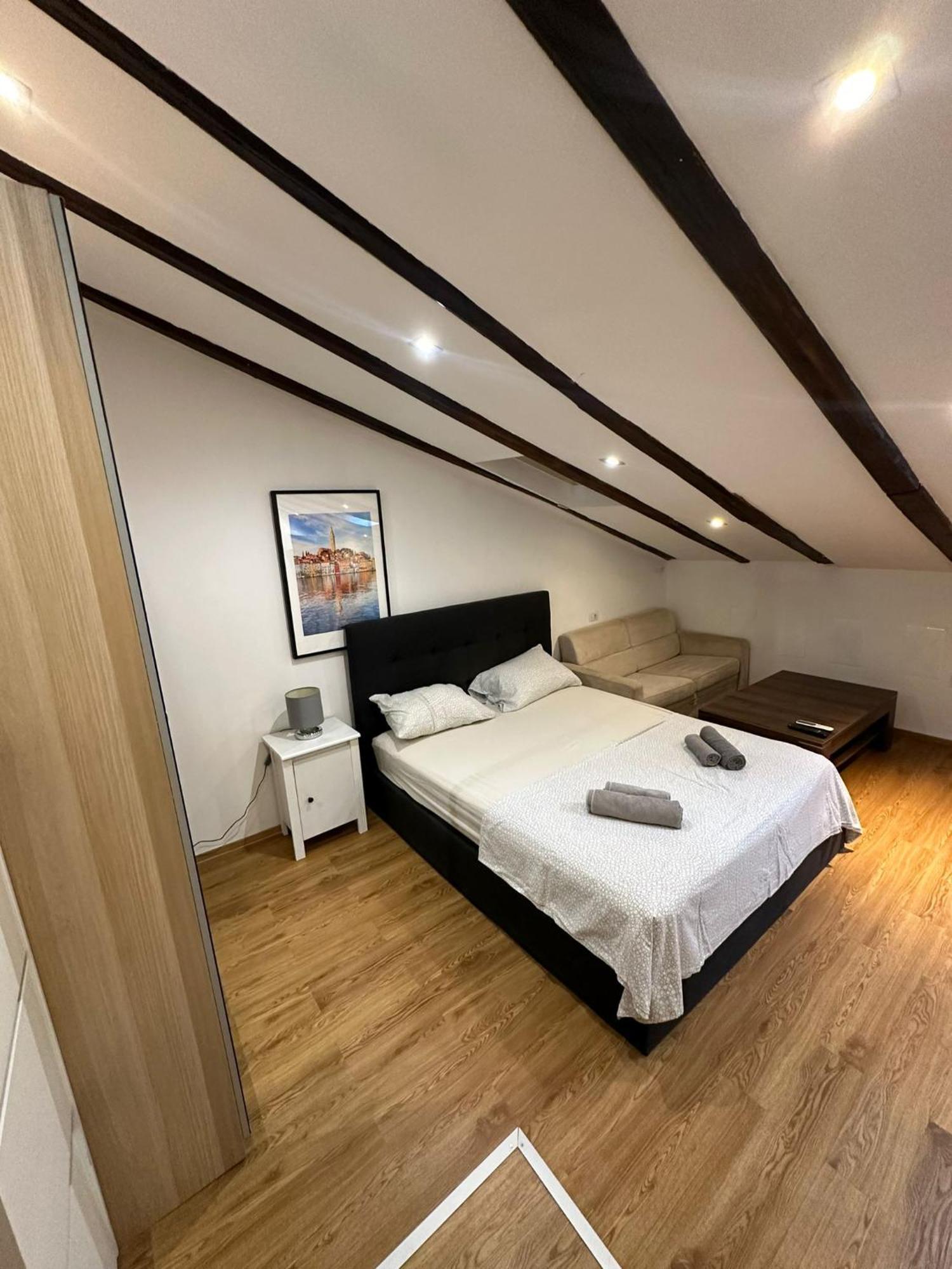 Apartment In The Heart Of Pula Exterior photo